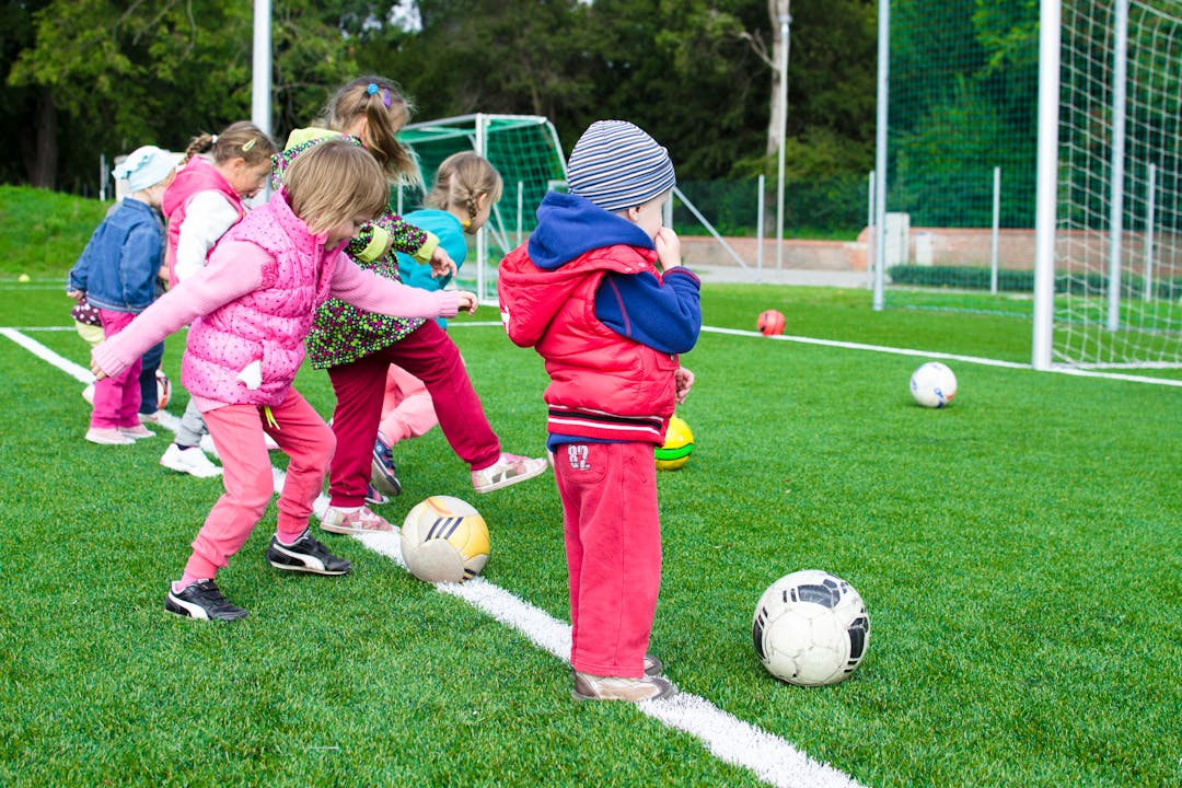 Como Incentivar a Prática de Esportes em Crianças: Dicas para Pais e Educadores